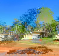 Batchelor Holiday Park - Perths Hotel