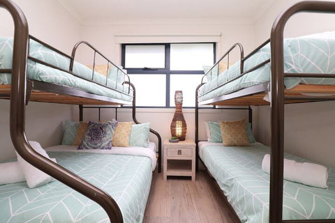 Ocean Whispers Cowes - Rejuvenate Stays - Perths Hotel 3