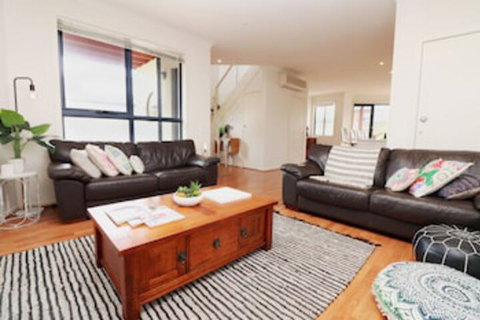 Ocean Whispers Cowes - Rejuvenate Stays - Perths Hotel 0