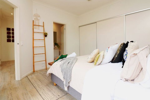 Ocean Whispers Cowes - Rejuvenate Stays - Perths Hotel 6