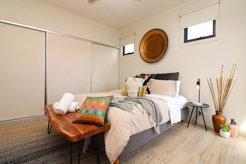 Ocean Whispers Cowes - Rejuvenate Stays - Perths Hotel 4