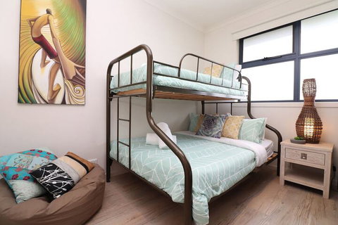 Ocean Whispers Cowes - Rejuvenate Stays - Perths Hotel 5