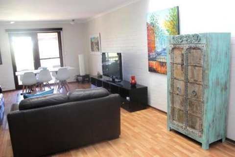 Suffolk Villa - Perths Hotel 7