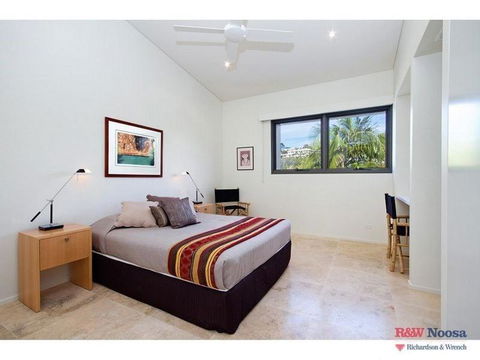 19 Witta Circle - Perths Hotel 2