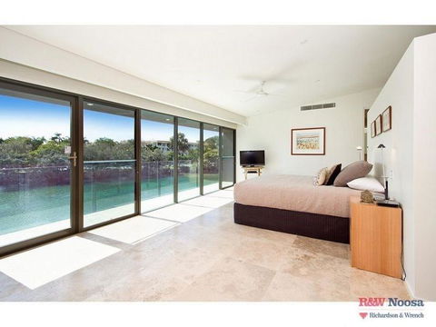 19 Witta Circle - Perths Hotel 5