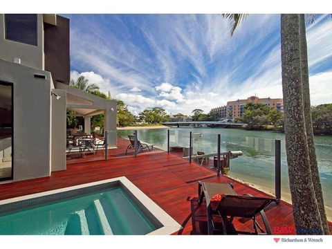 19 Witta Circle - Perths Hotel 4
