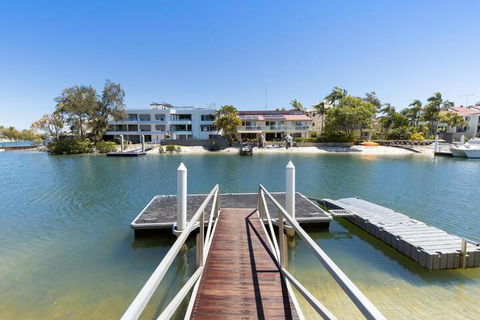 24 Cooran Court - Perths Hotel 5