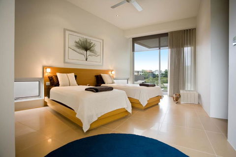 25 Witta Circle - Perths Hotel 3