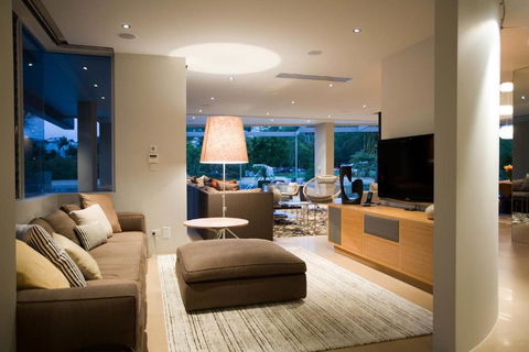 25 Witta Circle - Perths Hotel 1