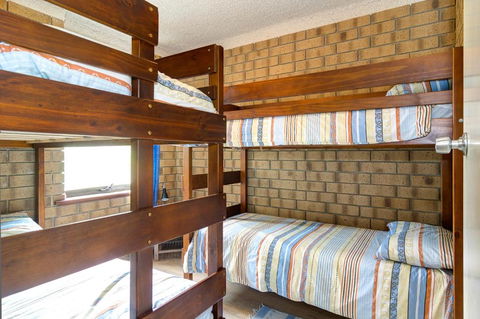 Sun & Surf Aldinga Beach Apartment - Perths Hotel 2