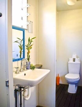 The Eco Beachcamp Retreat - Perths Hotel 4
