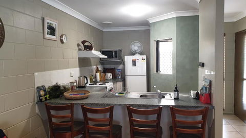 A City Retreat 2BR Apartment Reid Park Townsville - Perths Hotel 6