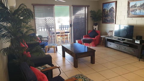 A City Retreat 2BR Apartment Reid Park Townsville - Perths Hotel 5