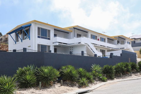 Scarborough Apartments - Perths Hotel 3