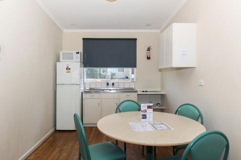 Scarborough Apartments - Perths Hotel 2