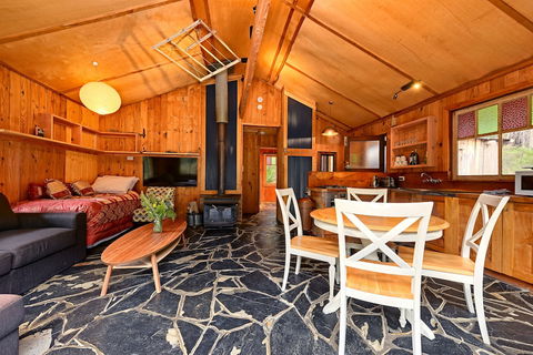Saintys Creek Cottage - Perths Hotel 6
