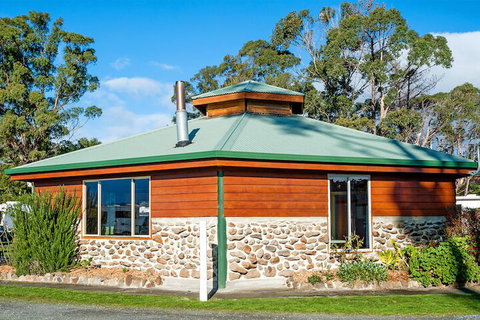 Snug Beach Cabin And Caravan Park - Perths Hotel 4