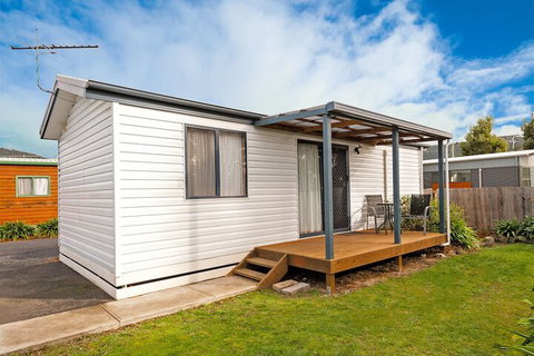 Snug Beach Cabin And Caravan Park - Perths Hotel 1