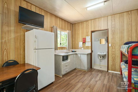 Riverview Tourist Village - Perths Hotel 7