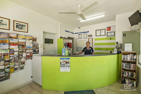 Riverview Tourist Village - Perths Hotel 6