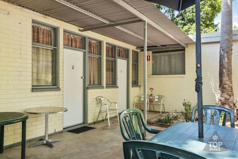 Riverview Tourist Village - Perths Hotel 4