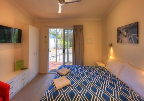 Yea Riverside Caravan Park - Perths Hotel 2