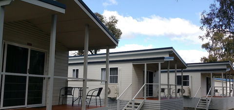 Yea Riverside Caravan Park - Perths Hotel 1
