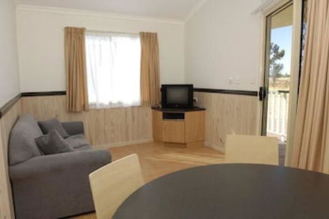 Longreach Tourist Park Caravan Park - Perths Hotel 4