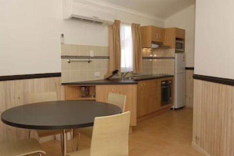 Longreach Tourist Park Caravan Park - Perths Hotel 6