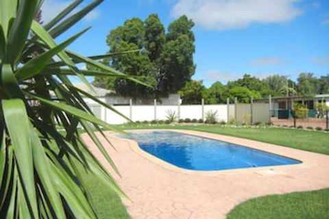 Longreach Tourist Park Caravan Park - Perths Hotel 0