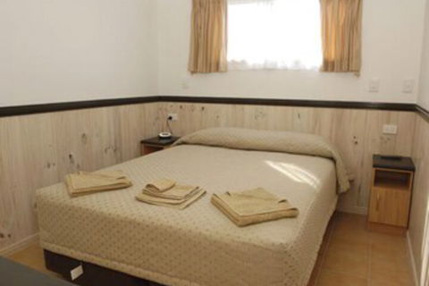 Longreach Tourist Park Caravan Park - Perths Hotel 5