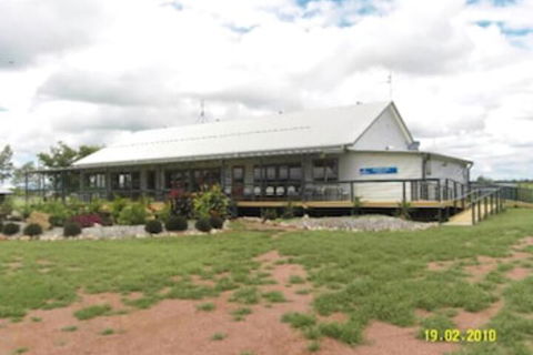 Longreach Tourist Park Caravan Park - Perths Hotel 2