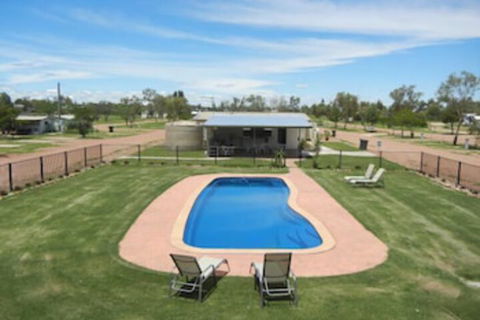 Longreach Tourist Park Caravan Park - Perths Hotel 3