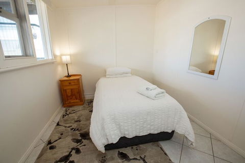 Smith Street Cottage Naracoorte - Perths Hotel 7