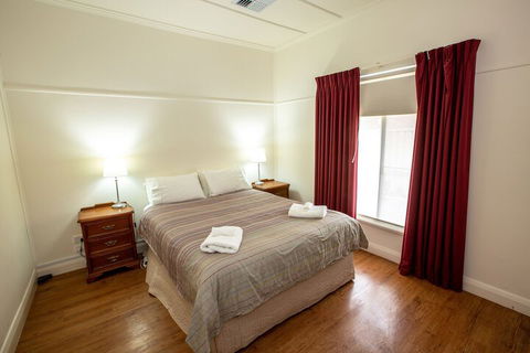 Smith Street Cottage Naracoorte - Perths Hotel 3