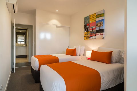 AKOM Prahran - Perths Hotel 5