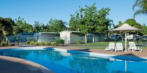 Berri Riverside Holiday Park - Perths Hotel 2