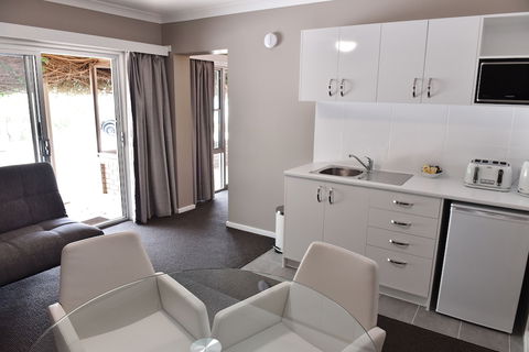 Dutchies Motel Nelson Bay - Perths Hotel 4
