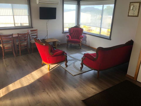 Waratah Falls Holiday Unit - Perths Hotel 6
