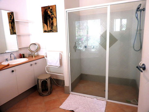 Howies Place Noosa - Perths Hotel 4