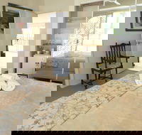Howies Place Noosa - Perths Hotel