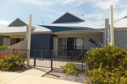 Seafront Unit 49 - Perths Hotel 1