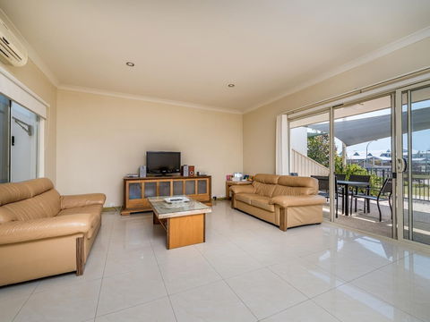 Seafront Unit 49 - Perths Hotel 4