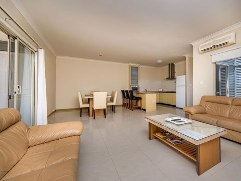Seafront Unit 49 - Perths Hotel 6