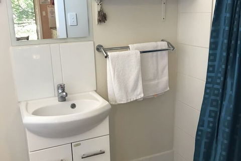 Padthaway Caravan Park - Perths Hotel 7