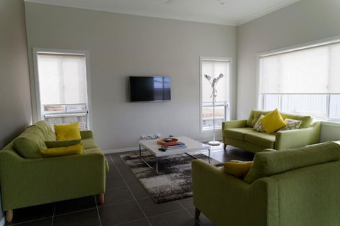 Sea Breeze - Perths Hotel 1