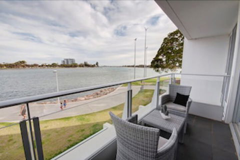 Bridgepoint 106 - Perths Hotel 0
