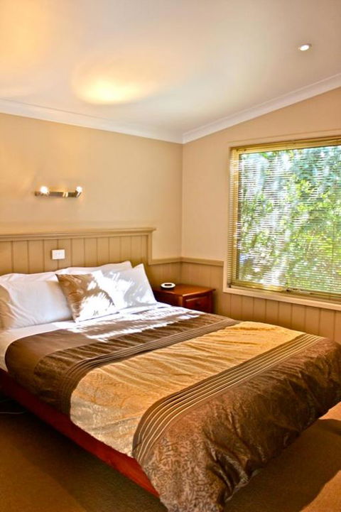 Autumn Leaf Cottage 1 - Perths Hotel 3