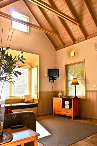 Autumn Leaf Cottage 1 - Perths Hotel 5