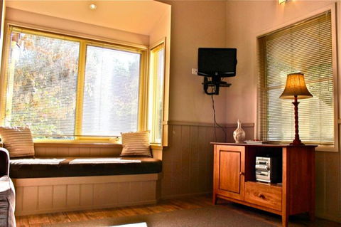 Autumn Leaf Cottage 1 - Perths Hotel 2